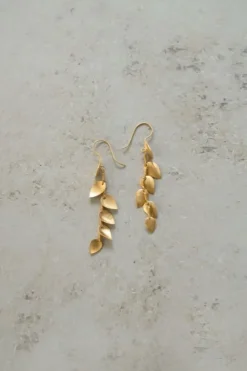 Oorbellen|Sieraden*By bar PD leaves string | gold