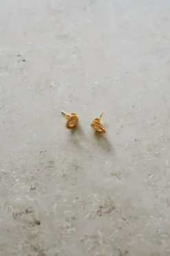 Oorbellen|Sieraden*By bar ruby stud earring | gold